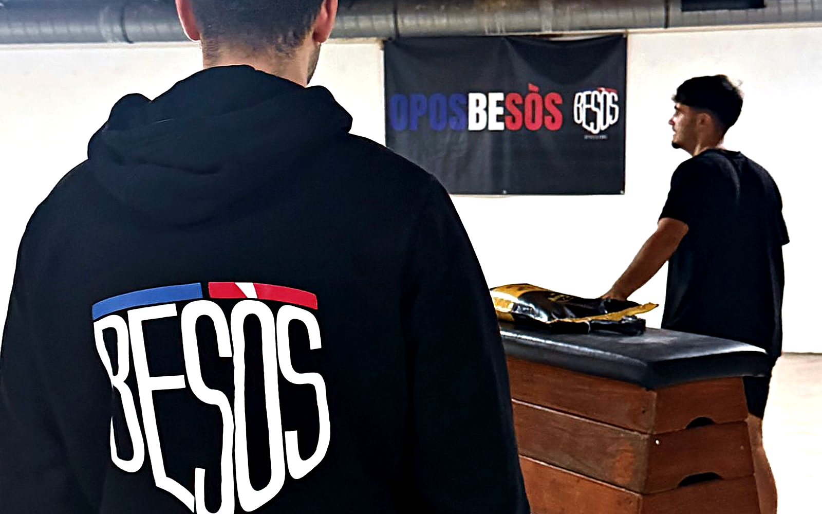 L'equip de Besòs Oposicions al nostre espai d'entrenament